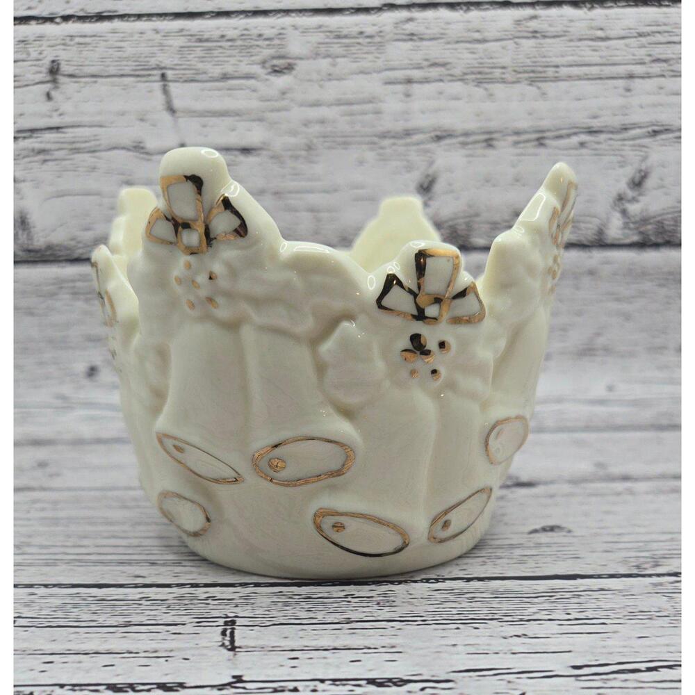 White and gold candle holder